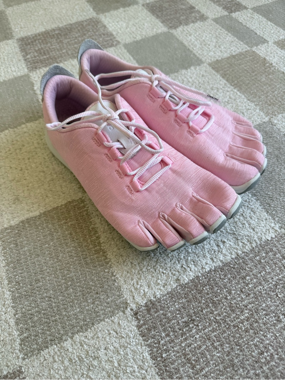Women’s Pink Toe-Separating Athletic Sneakers